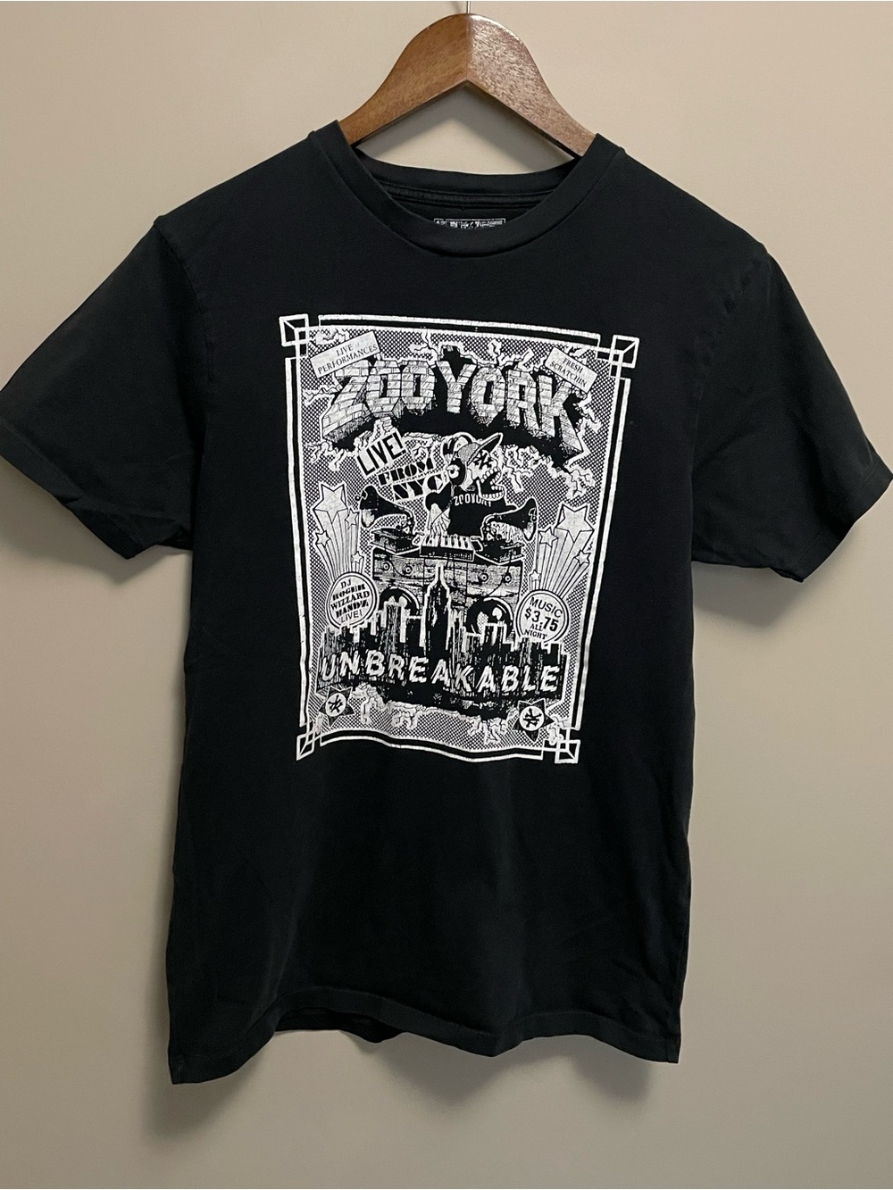 Zoo York Black and White Skeleton DJ Tee Men’s Medium